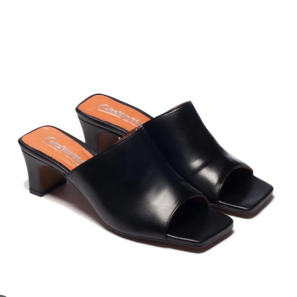 L'intervalle black leather slide sandals size 9